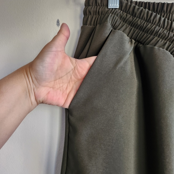 * *SOLD* * Torrid Olive Green Pull On Long Fancy Jogger Pants size 1 or 14/16 - Picture 3 of 8